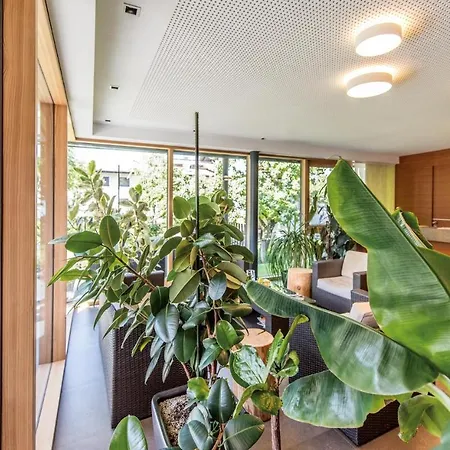 לינה וארוחת בוקר Juenmi 3*